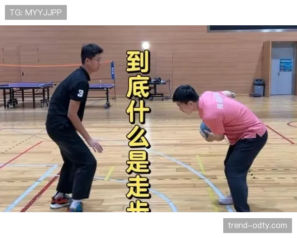 篮球裁判如何准确判定走步违例？教你掌握核心判罚标准